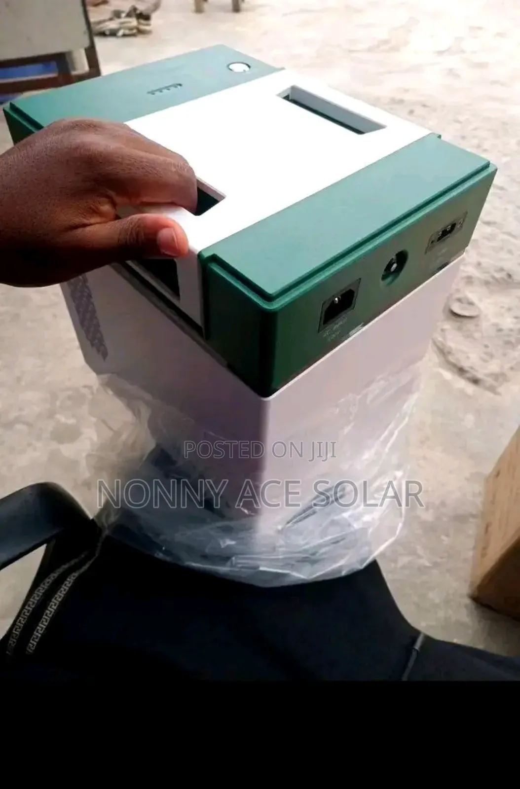 Cola 2000 Solar Generator With 1kva Inverter and 2kwh Lithium Battery
