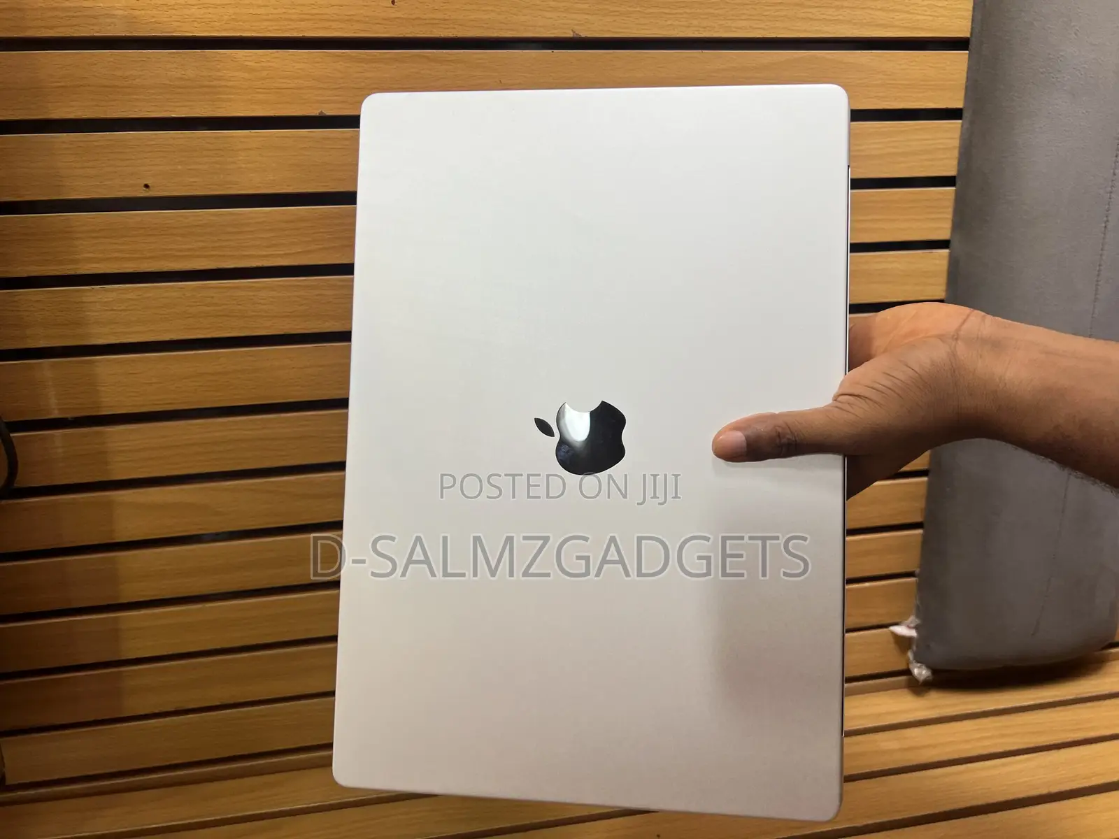 Laptop Apple MacBook Pro 2021 M1 16GB Apple M1 Pro SSD 512GB