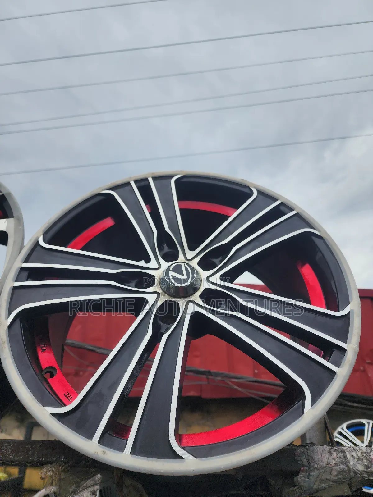 18-inch Five Finger Rim.