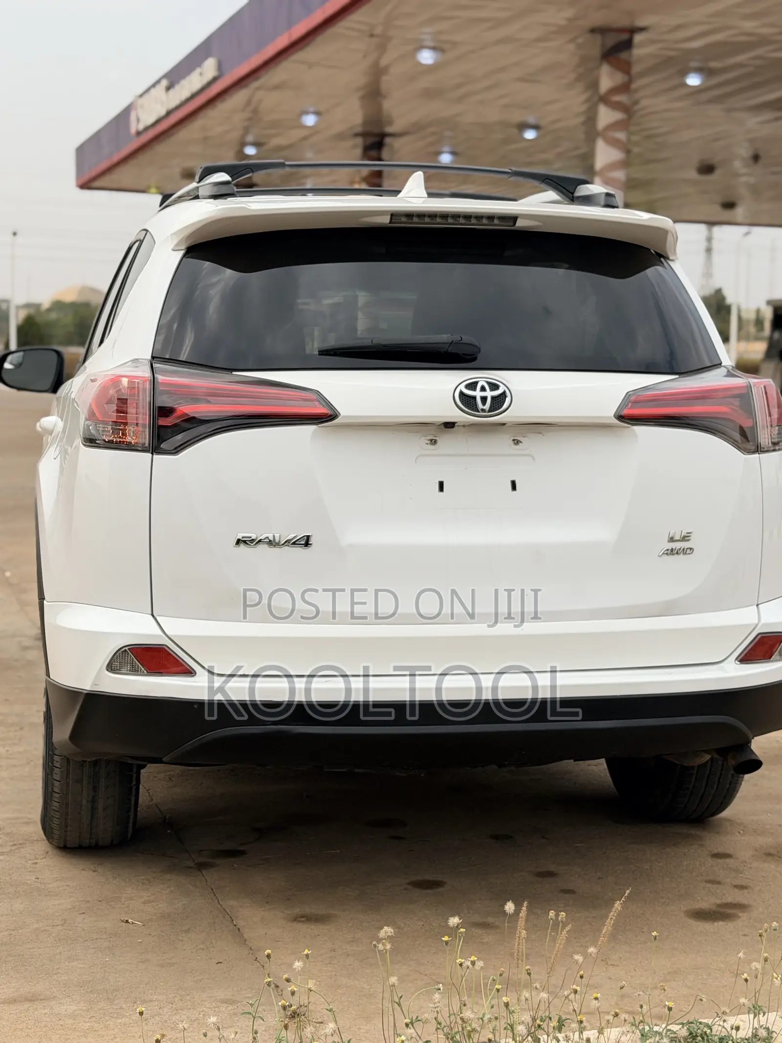 Toyota RAV4 LE AWD (2.5L 4cyl 6A) 2016 White