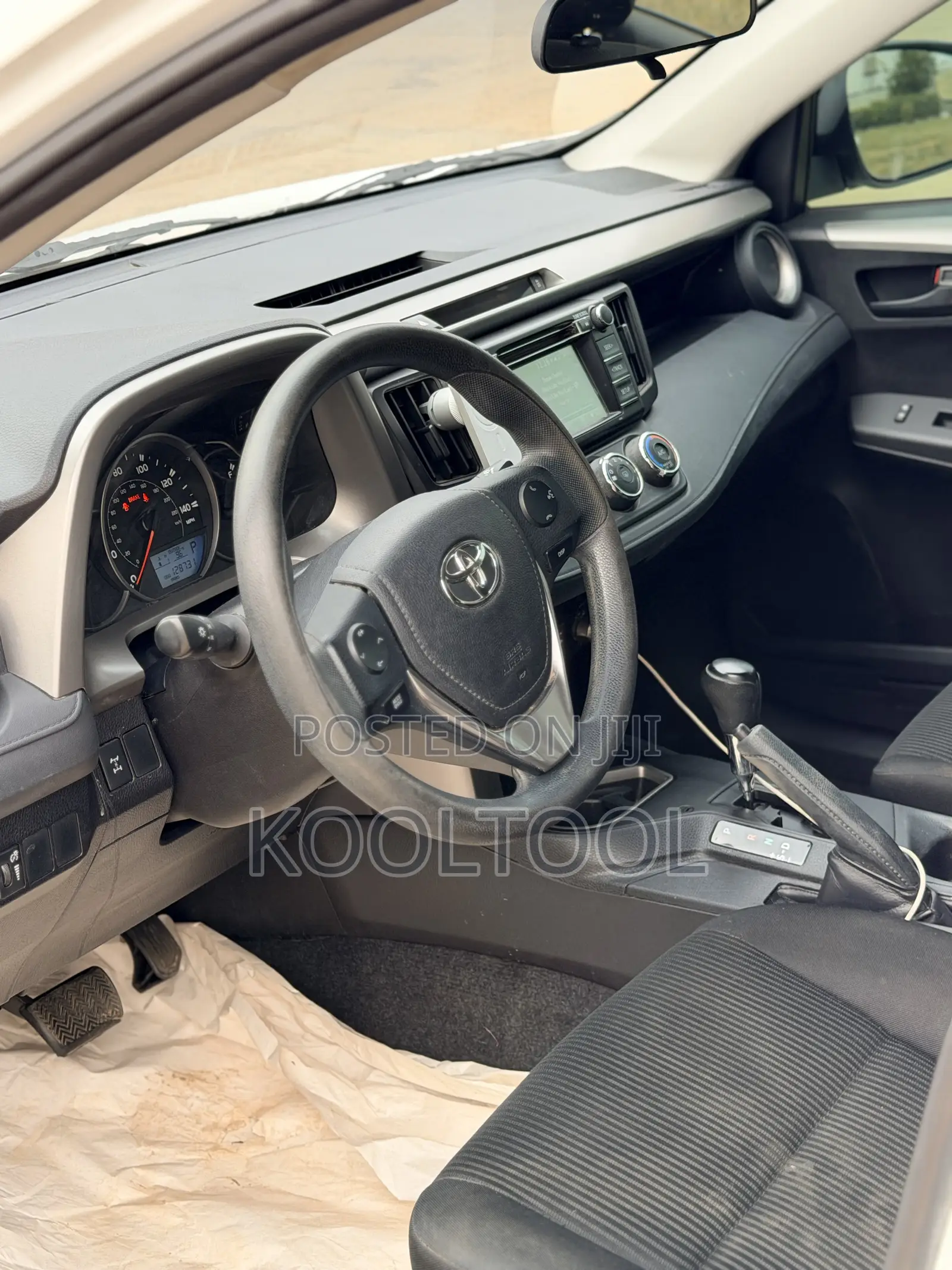 Toyota RAV4 LE AWD (2.5L 4cyl 6A) 2016 White