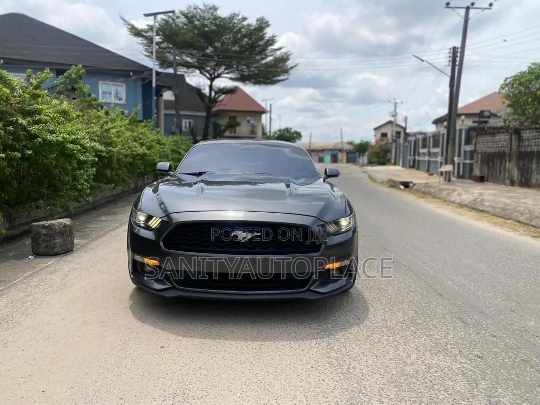 Ford Mustang GT Premium Fastback 2017 Gray