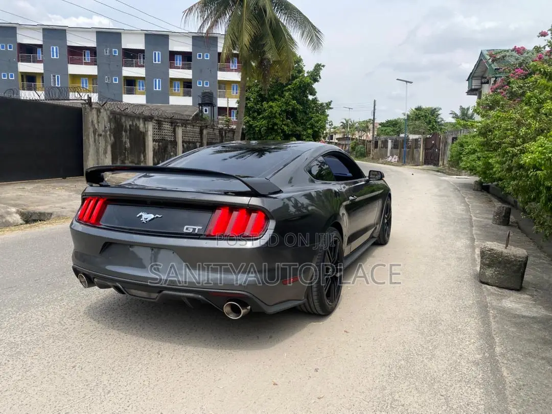Ford Mustang GT Premium Fastback 2017 Gray