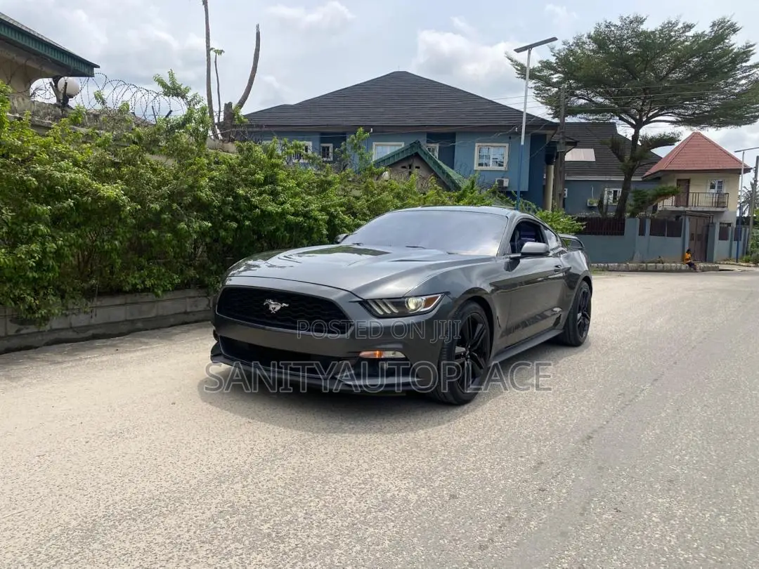 Ford Mustang GT Premium Fastback 2017 Gray