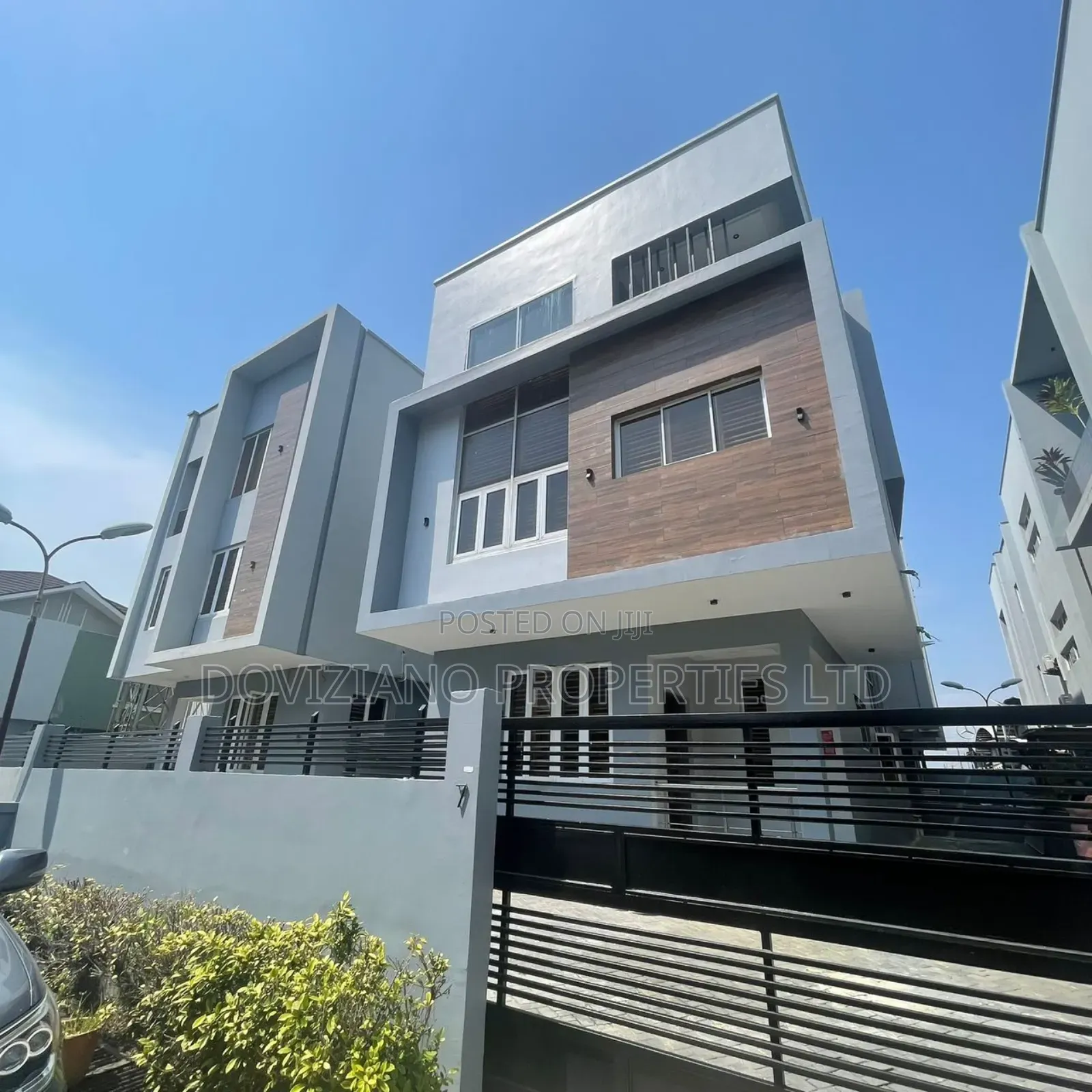5bdrm Duplex in Lekki Phase 1 for sale