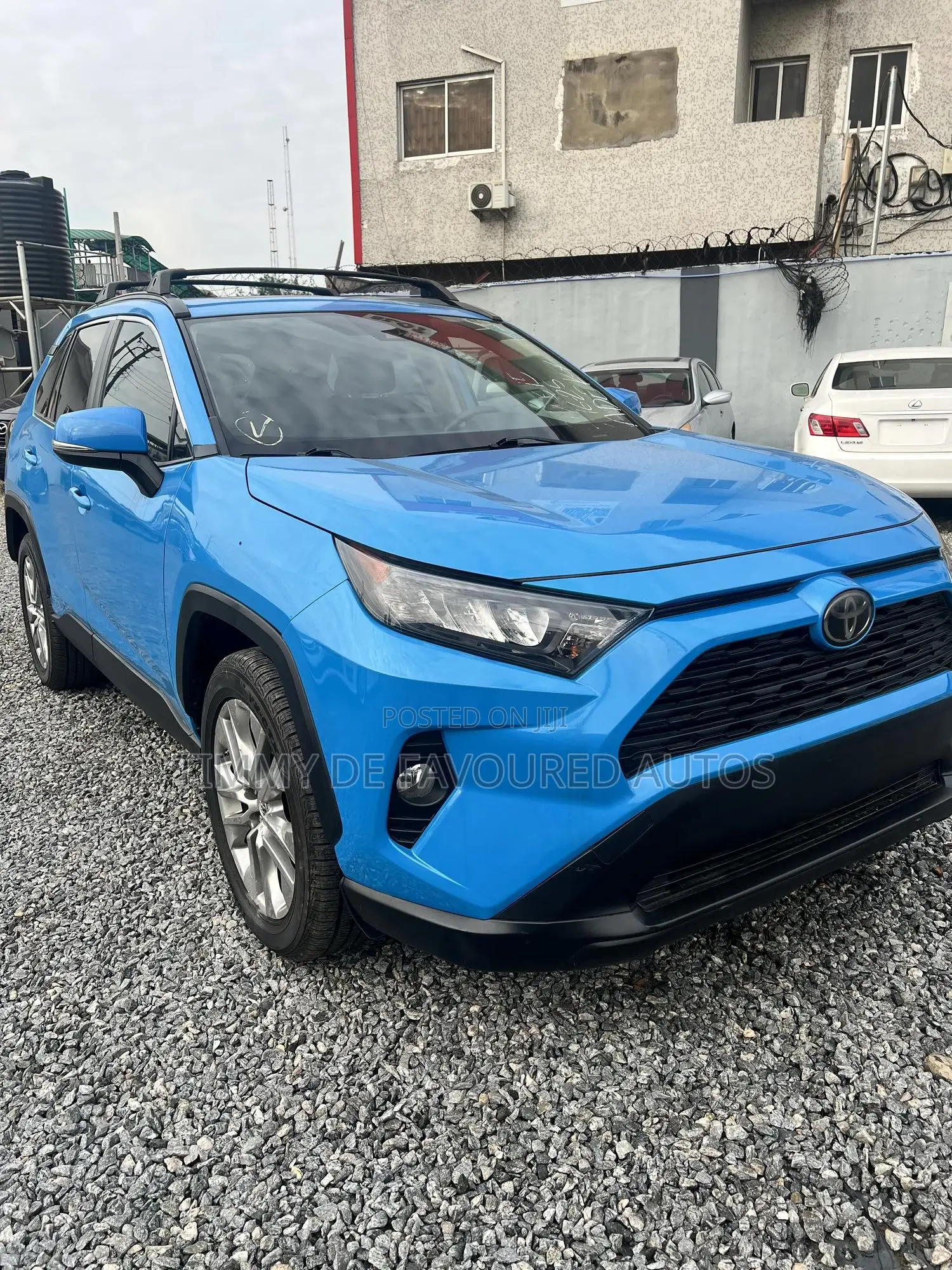Toyota RAV4 XLE FWD 2019 Blue