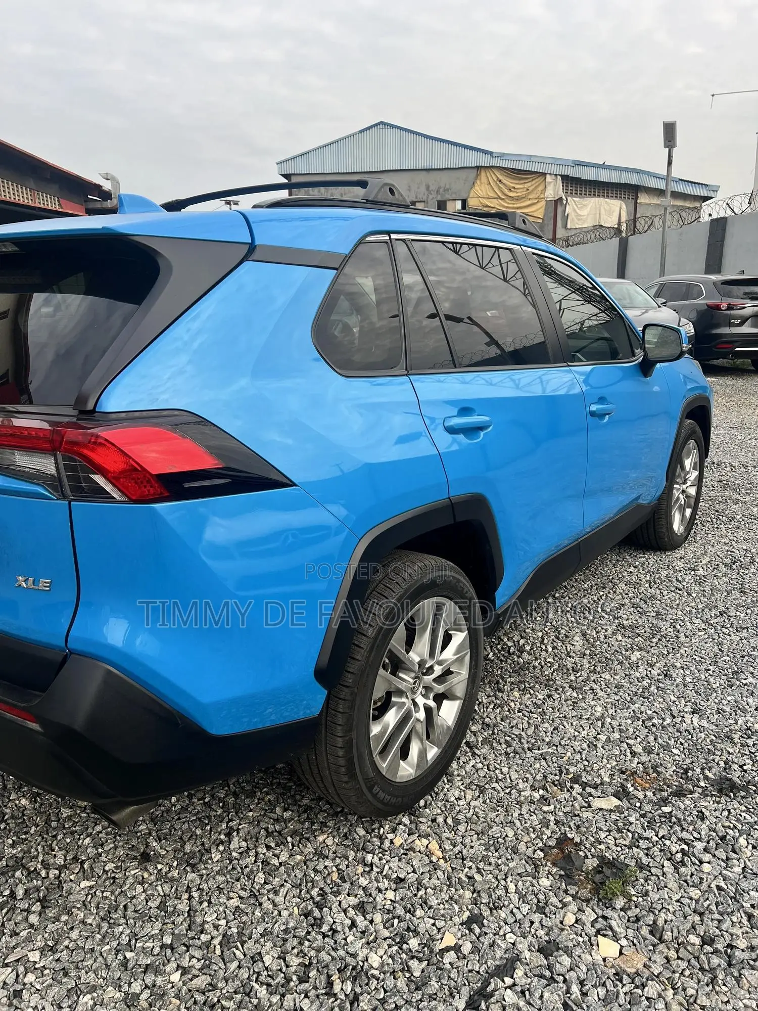 Toyota RAV4 XLE FWD 2019 Blue