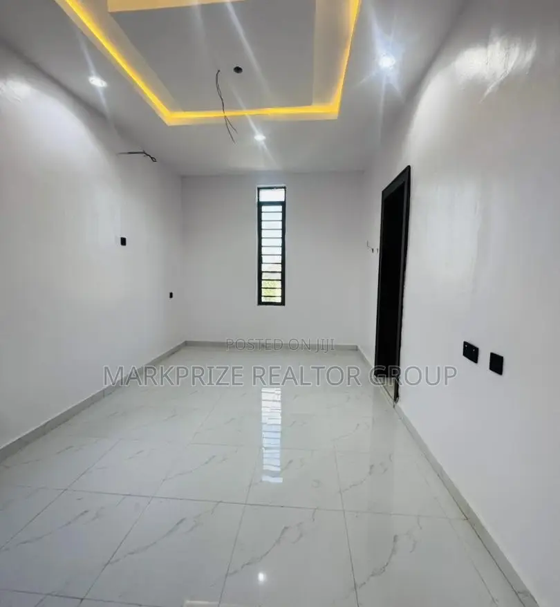 4bdrm Duplex in College Road Fagba for sale
