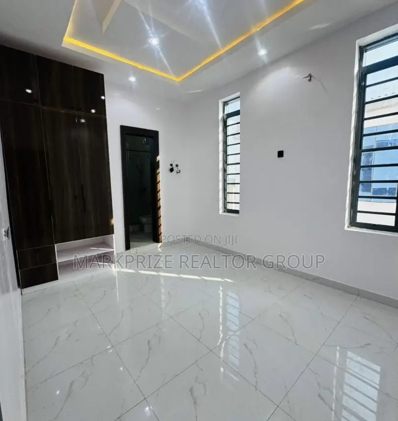 4bdrm Duplex in College Road Fagba for sale