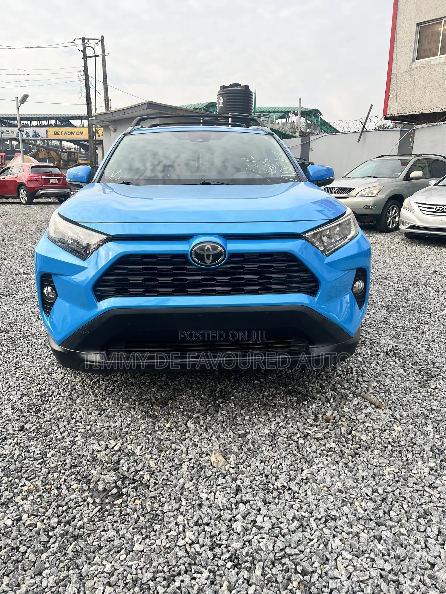 Toyota RAV4 XLE FWD 2019 Blue