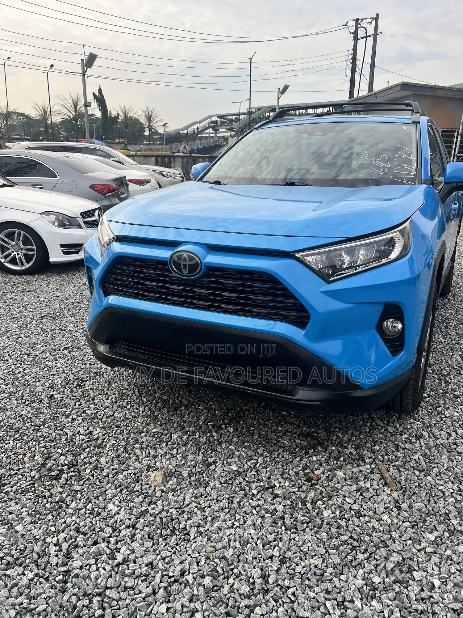 Toyota RAV4 XLE FWD 2019 Blue