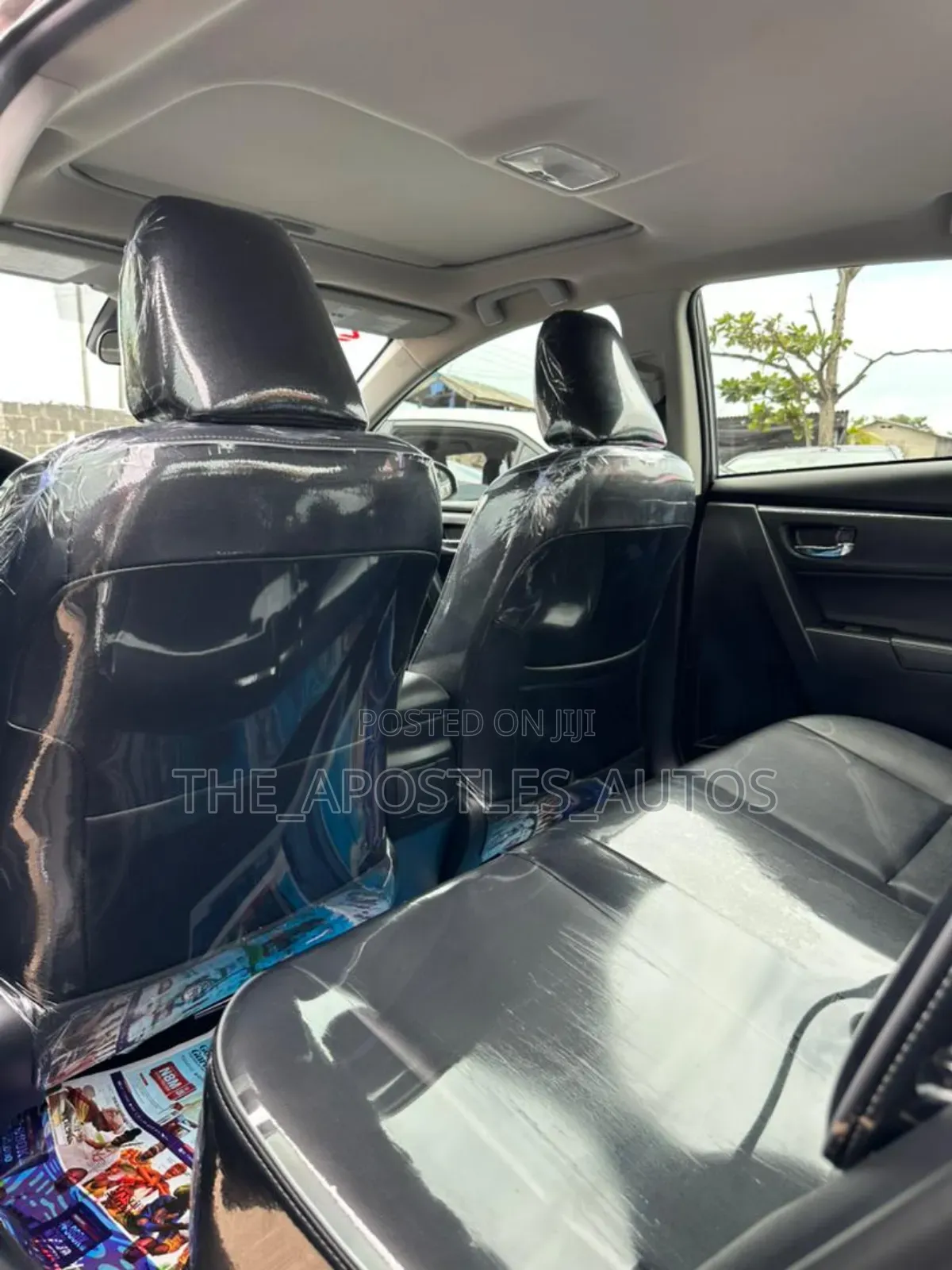 Toyota Corolla XLE (1.8L 4cyl 2A) 2019 Gold