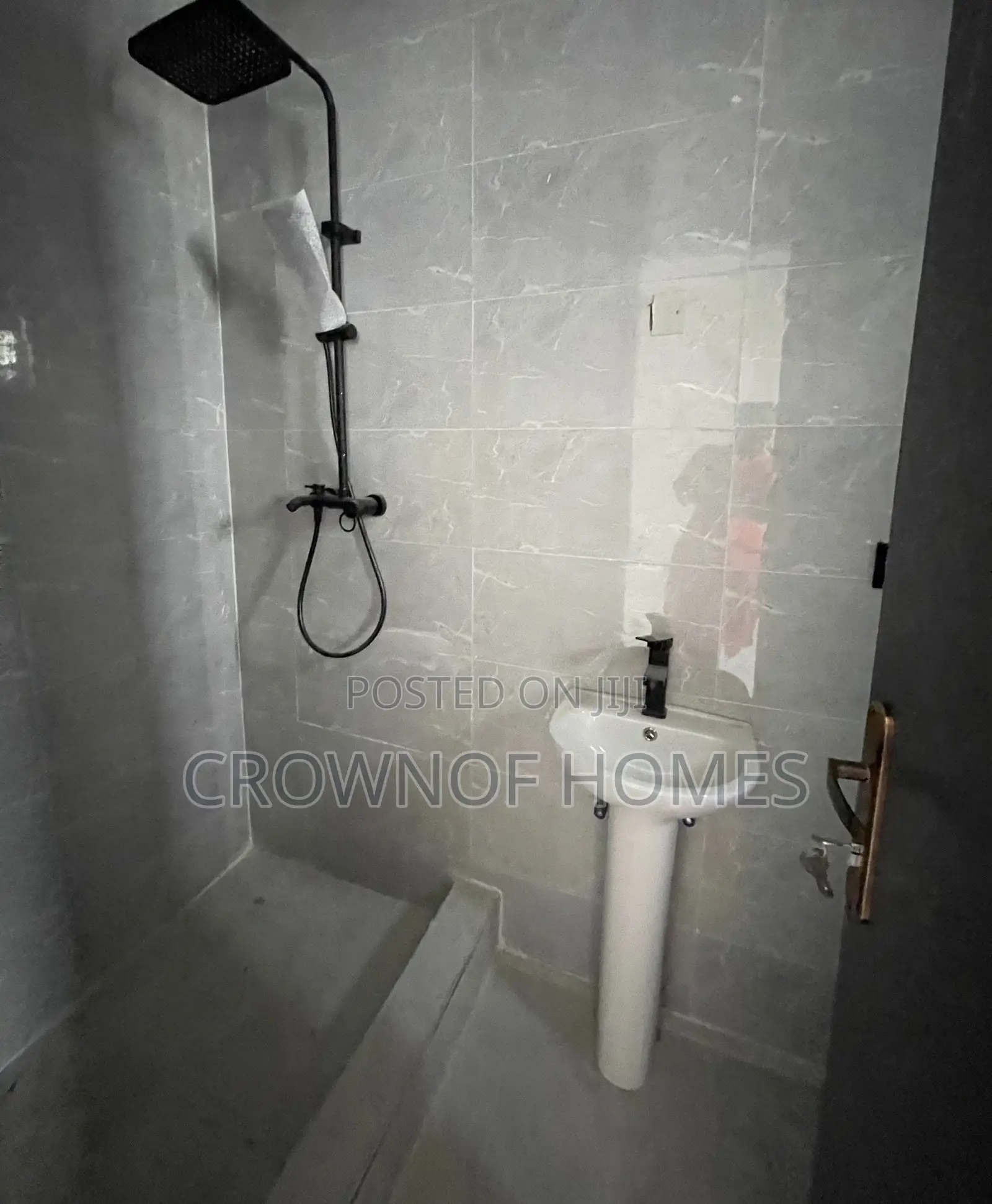 3bdrm Bungalow in Abraham Adesanya Estate for sale