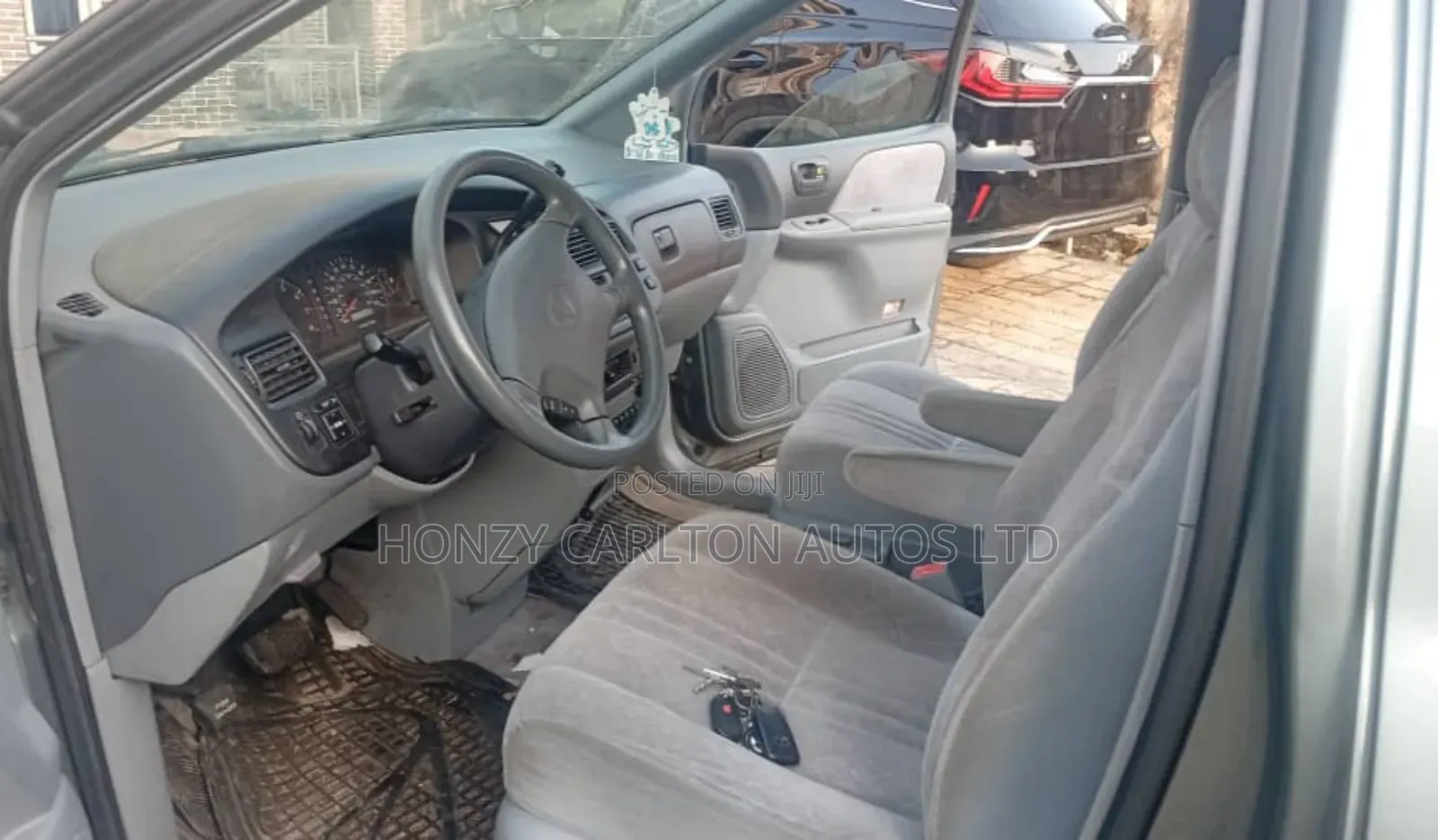 Toyota Sienna LE & 1 hatch 2000 Green