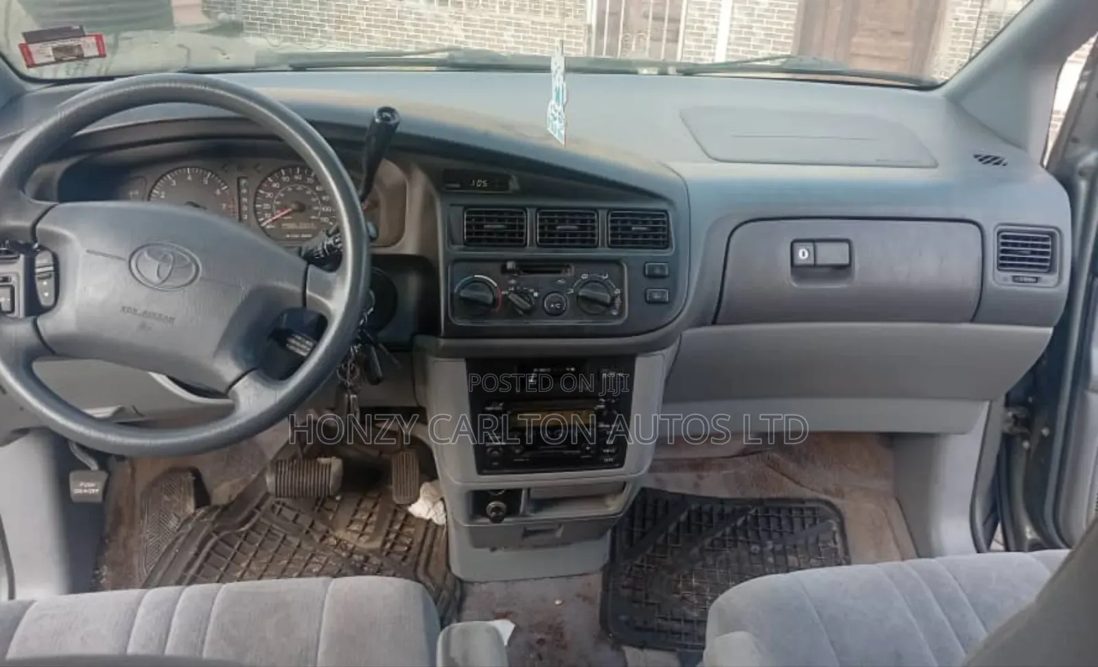 Toyota Sienna LE & 1 hatch 2000 Green