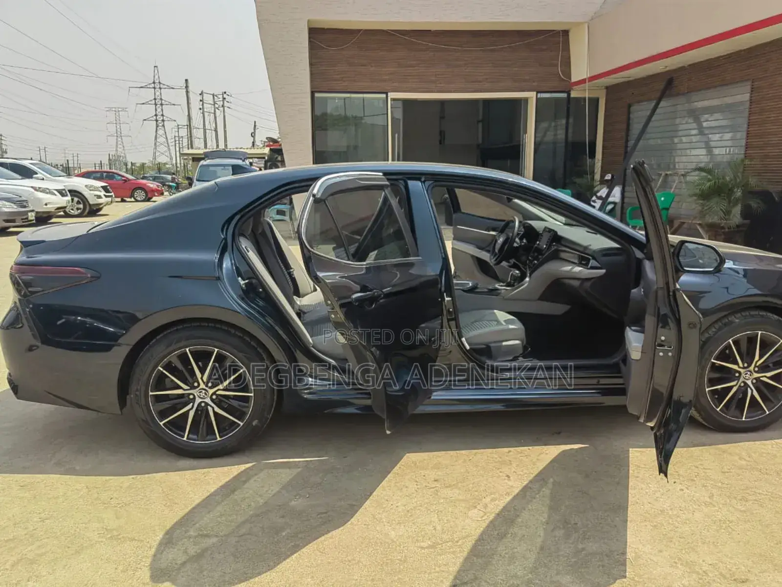 Toyota Camry SE 2021 Blue