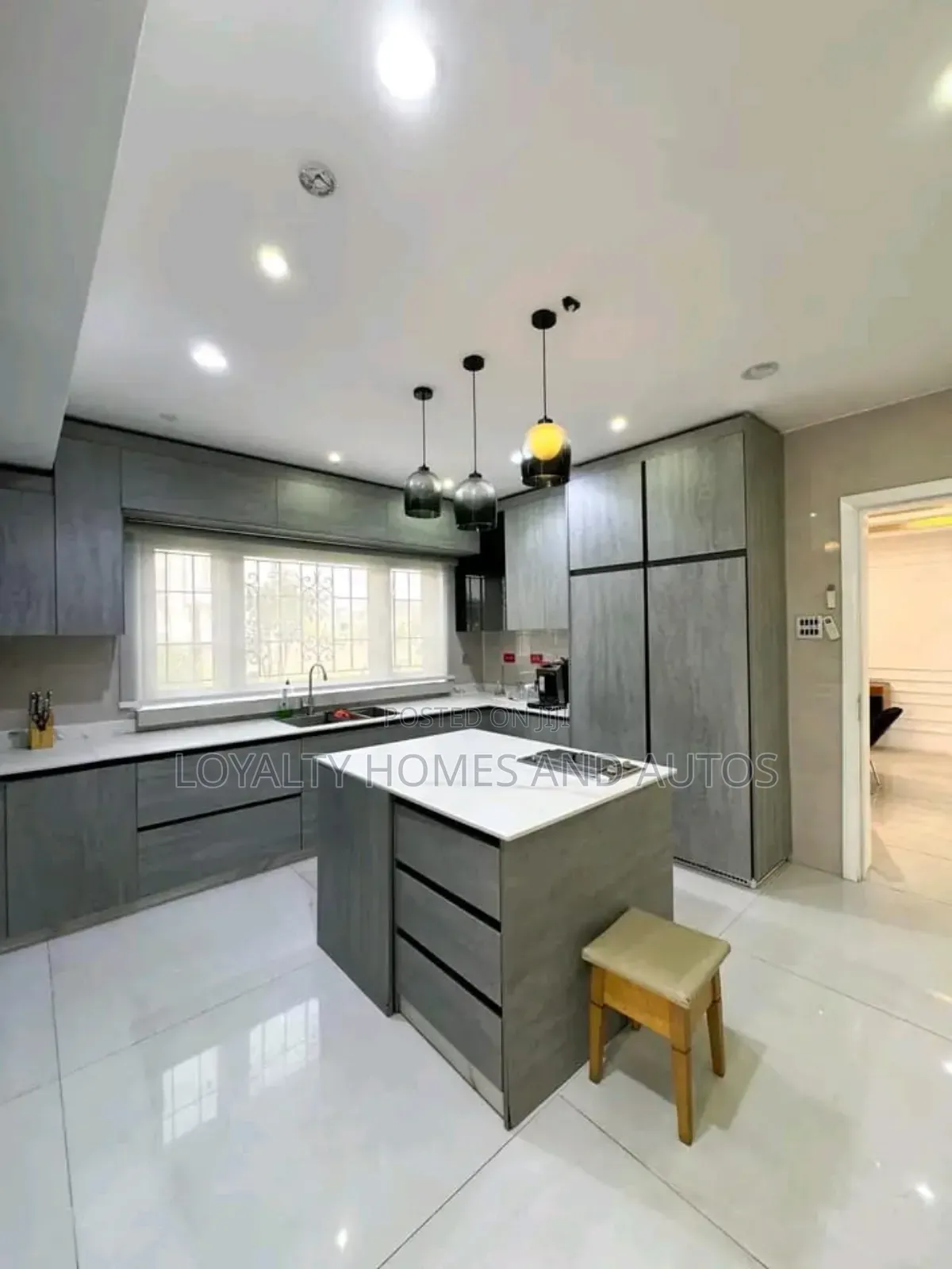 2bdrm Block of Flats in Surulere for sale