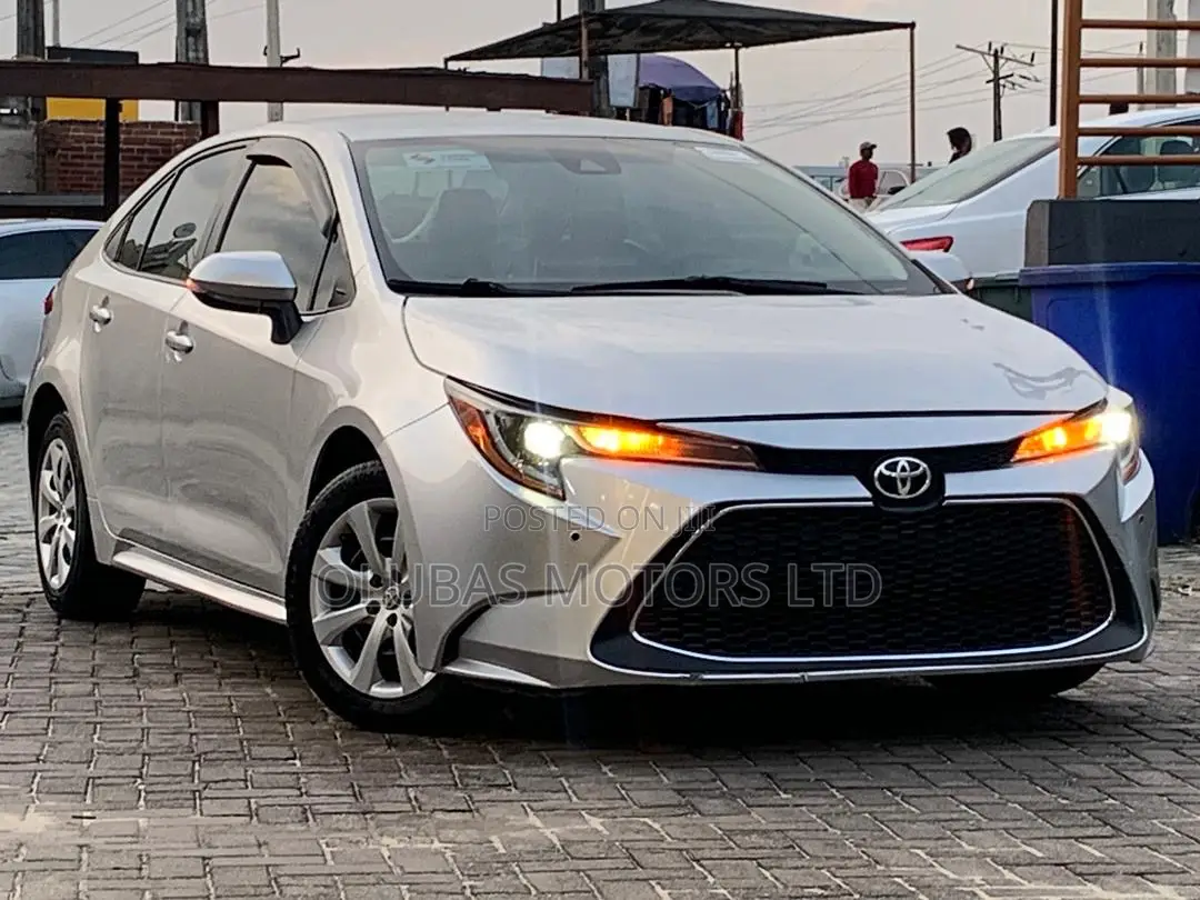 Toyota Corolla LE (1.8L 4cyl 2A) 2019 Silver