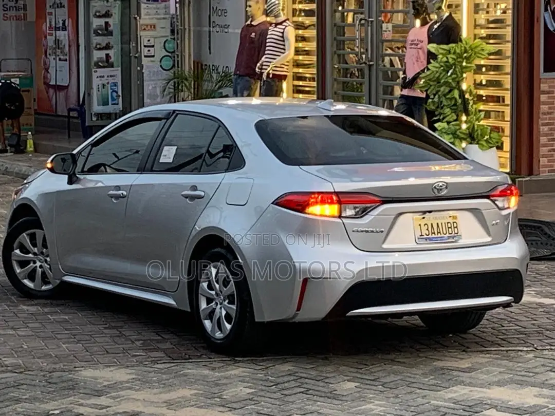 Toyota Corolla LE (1.8L 4cyl 2A) 2019 Silver