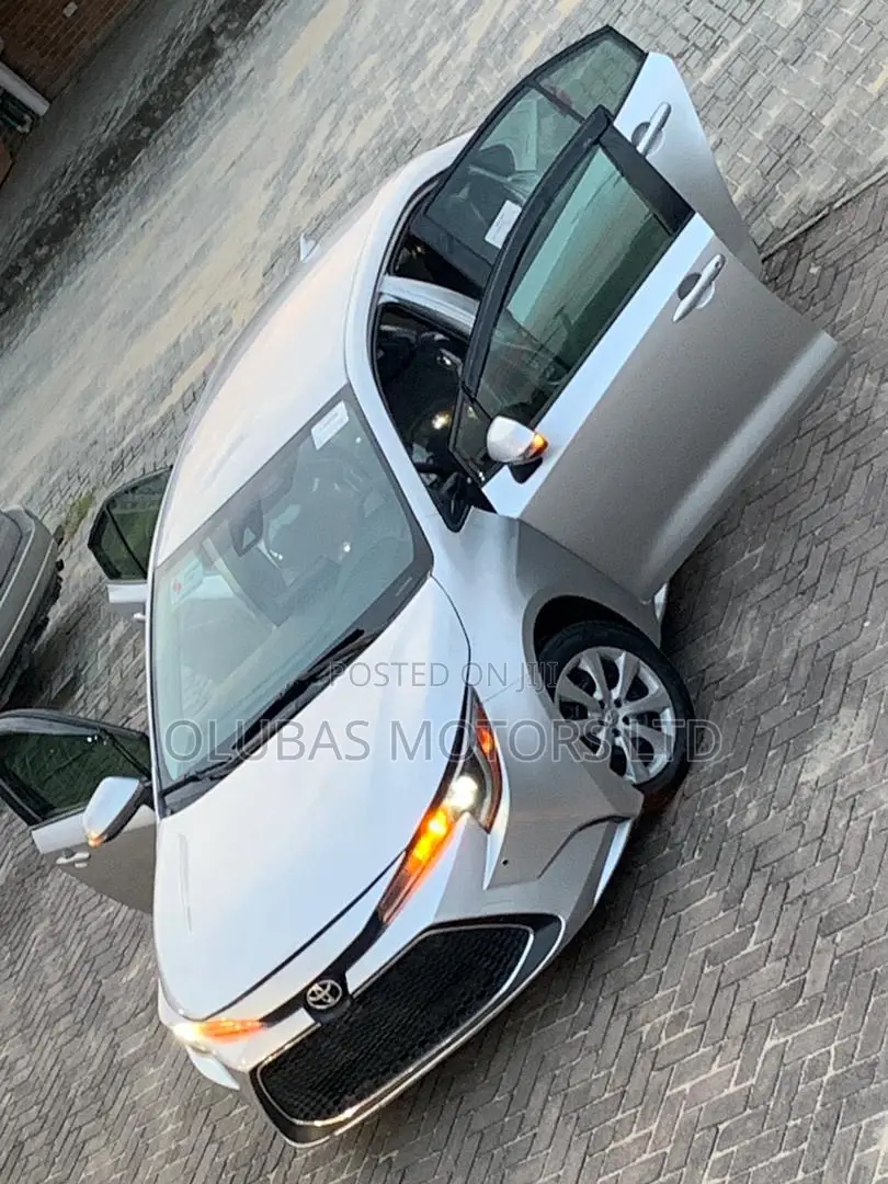 Toyota Corolla LE (1.8L 4cyl 2A) 2019 Silver