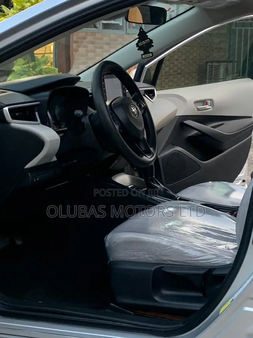 Toyota Corolla LE (1.8L 4cyl 2A) 2019 Silver