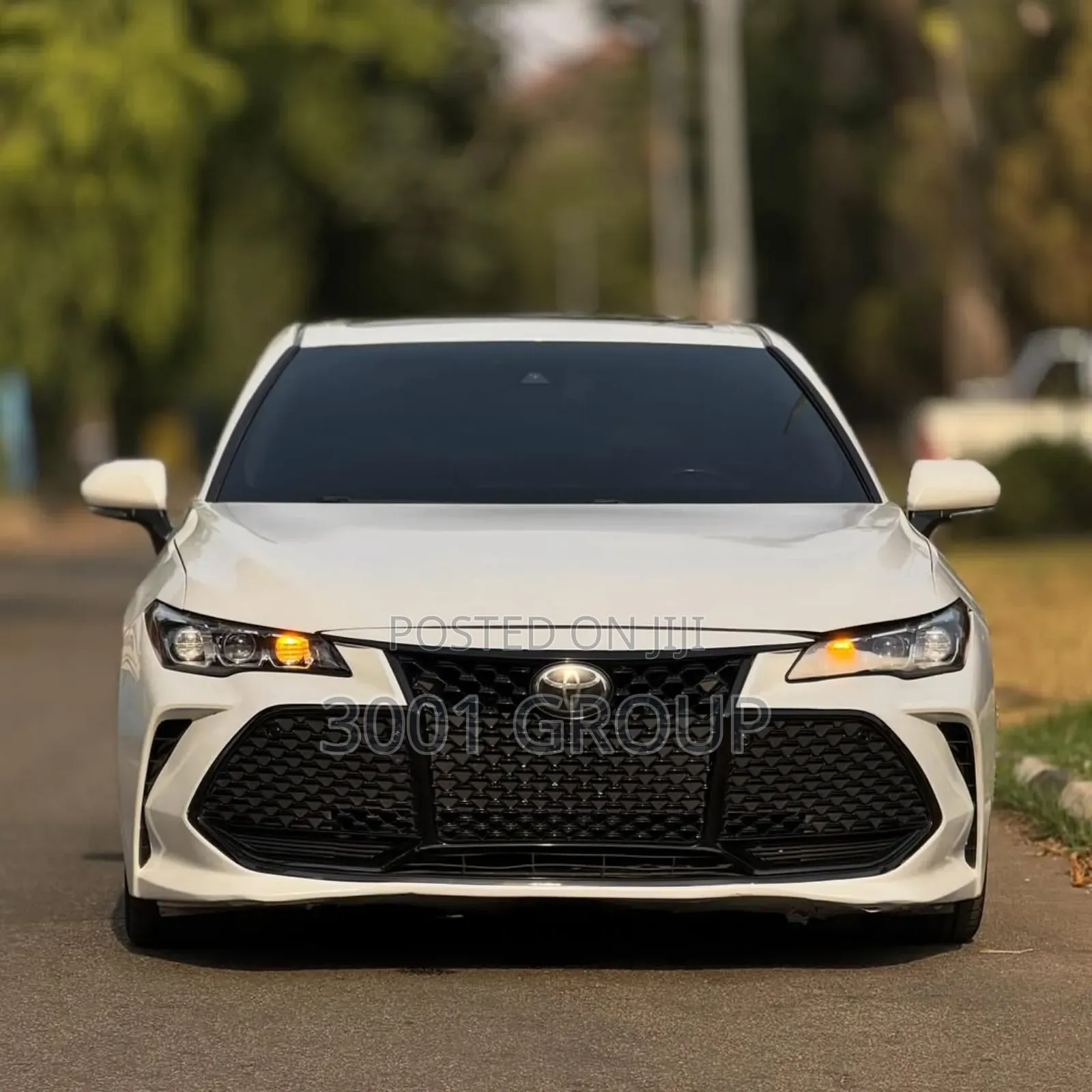 Toyota Avalon Limited (3.5L 6cyl 6A) 2018 White