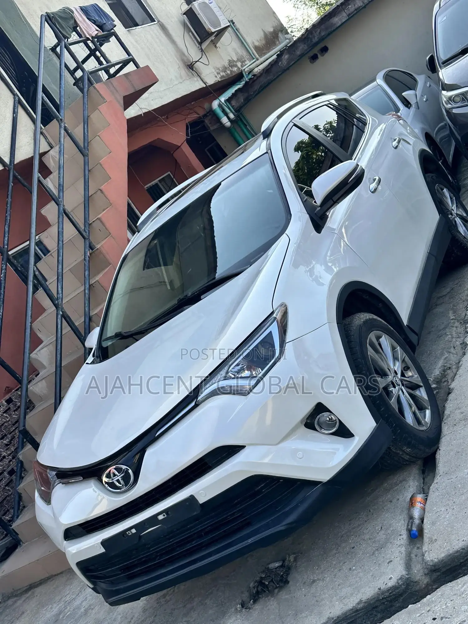 Toyota RAV4 Limited AWD (2.5L 4cyl 6A) 2016 White