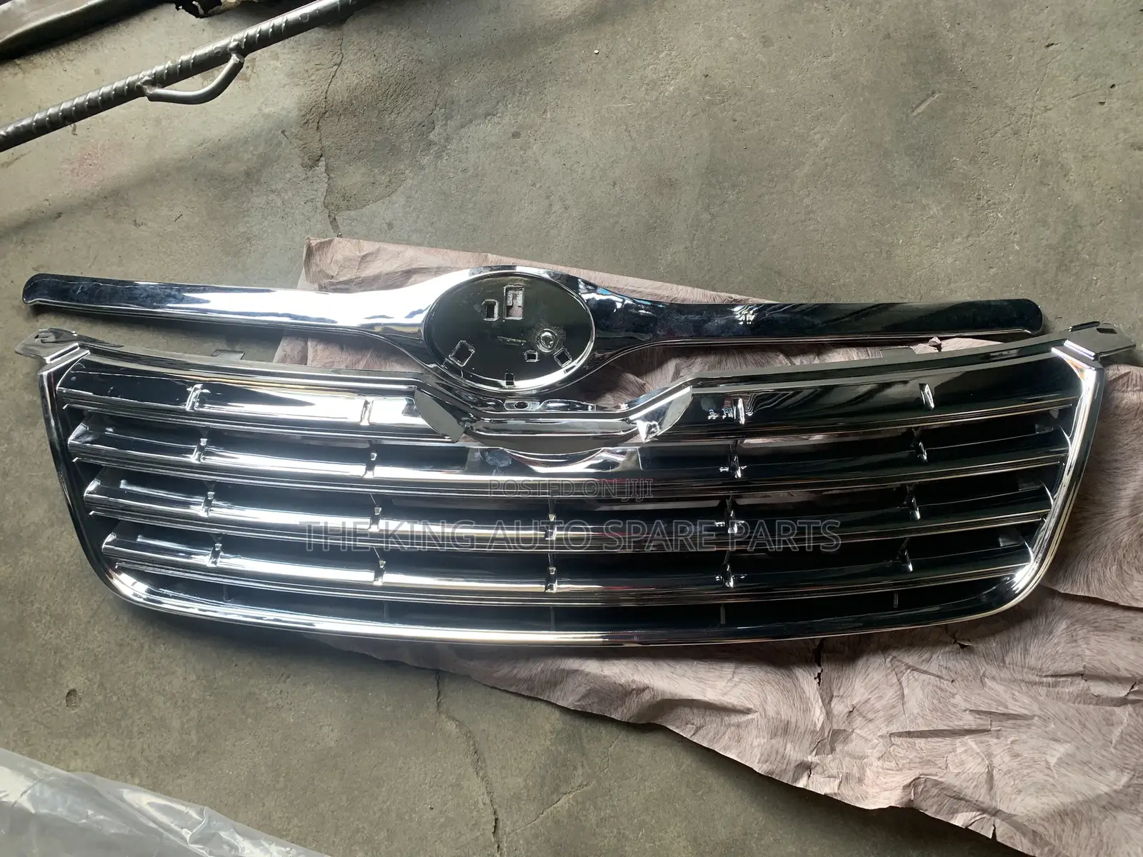 Toyota Corolla Bank Model the Front Grill 04/05 Model