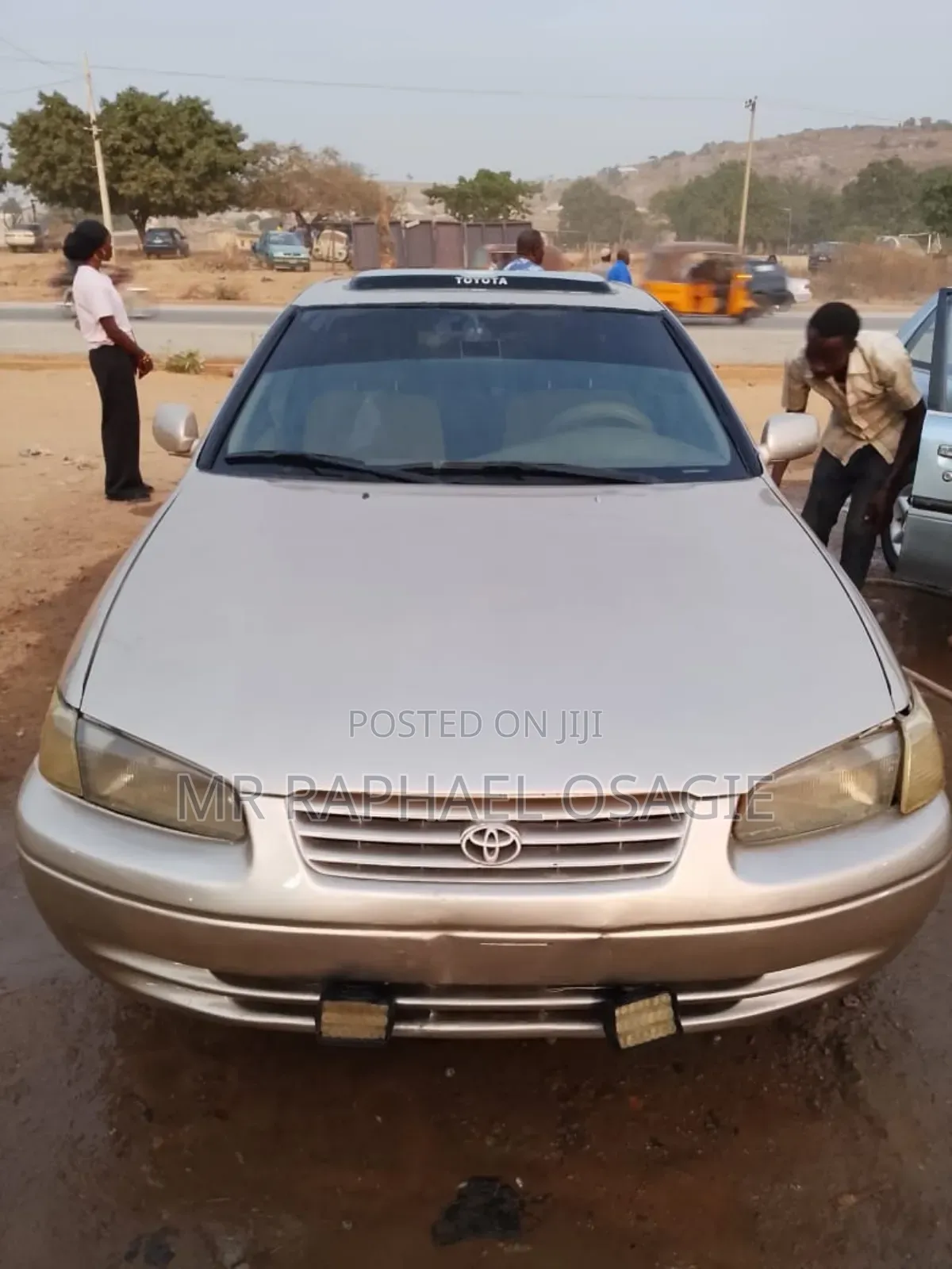 Toyota Camry 2000 Gold