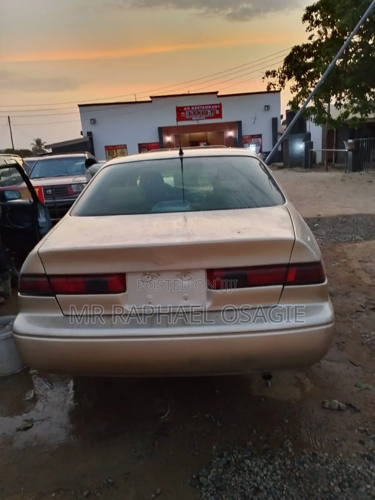 Toyota Camry 2000 Gold