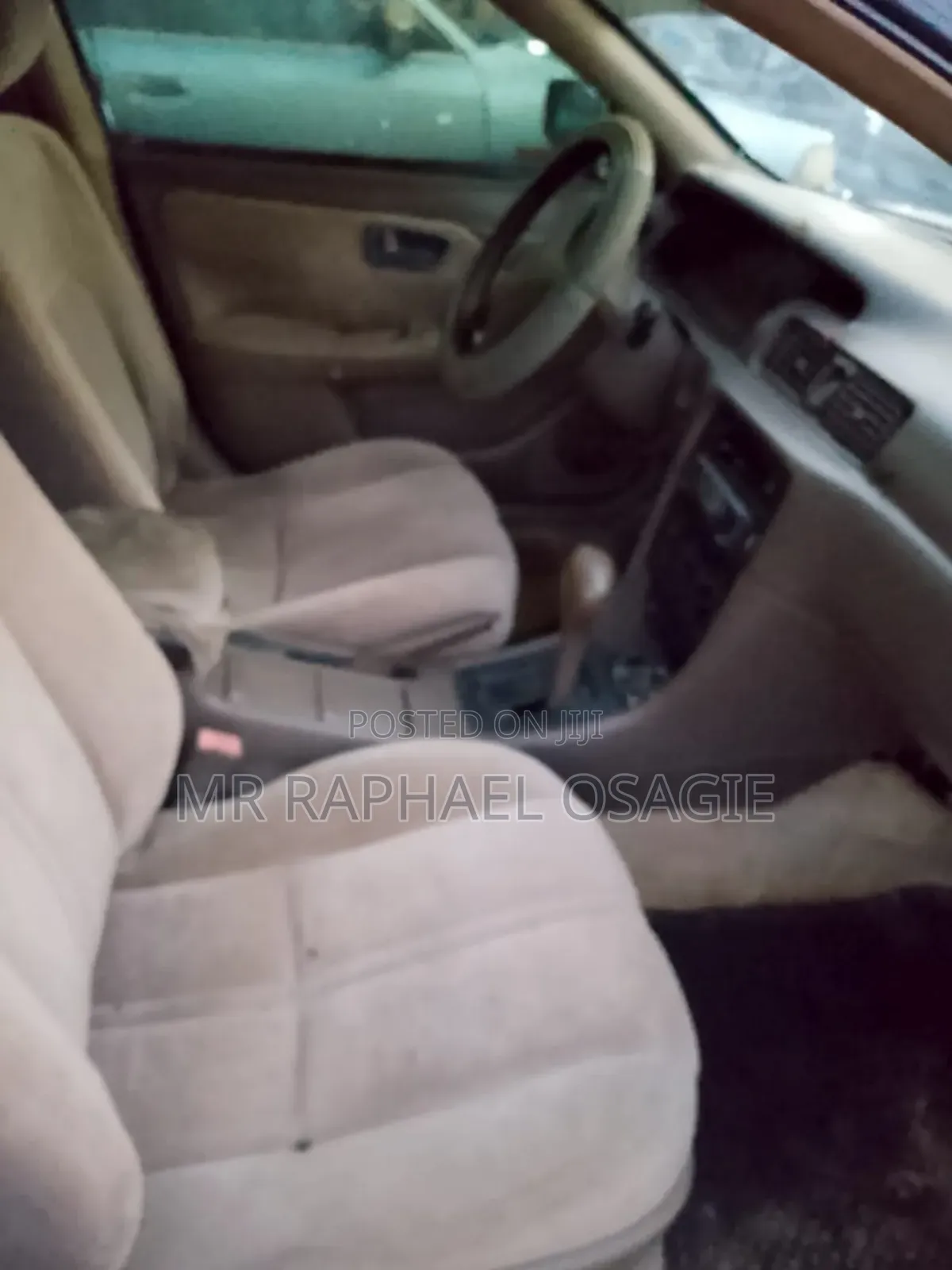 Toyota Camry 2000 Gold
