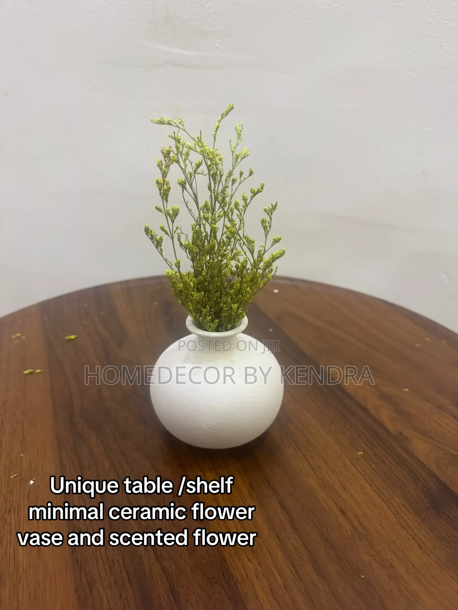 Minimal Flower Vase and Flowers