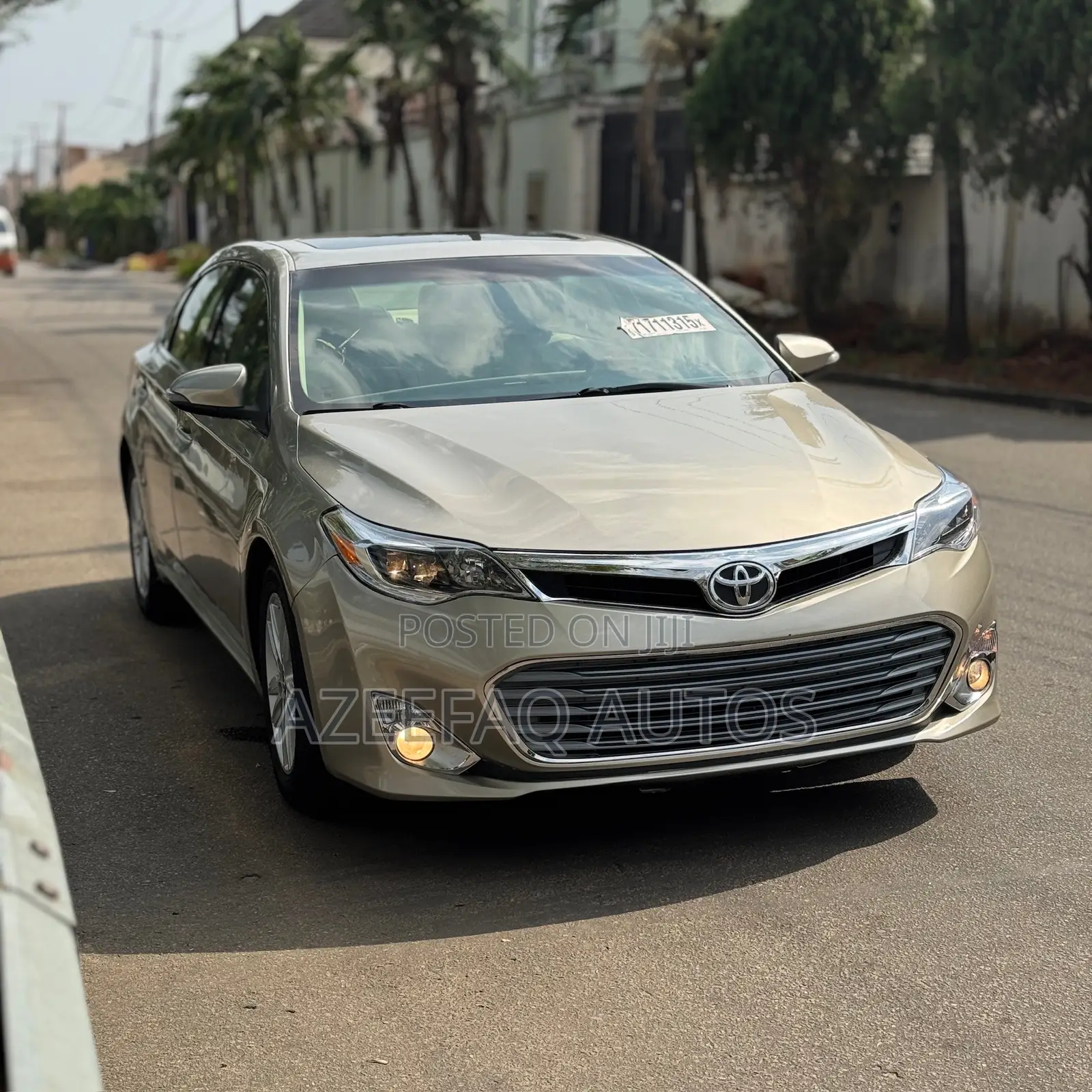 Toyota Avalon XLE Premium 4dr Sedan (3.5L 6cyl 6A) 2014 Gold