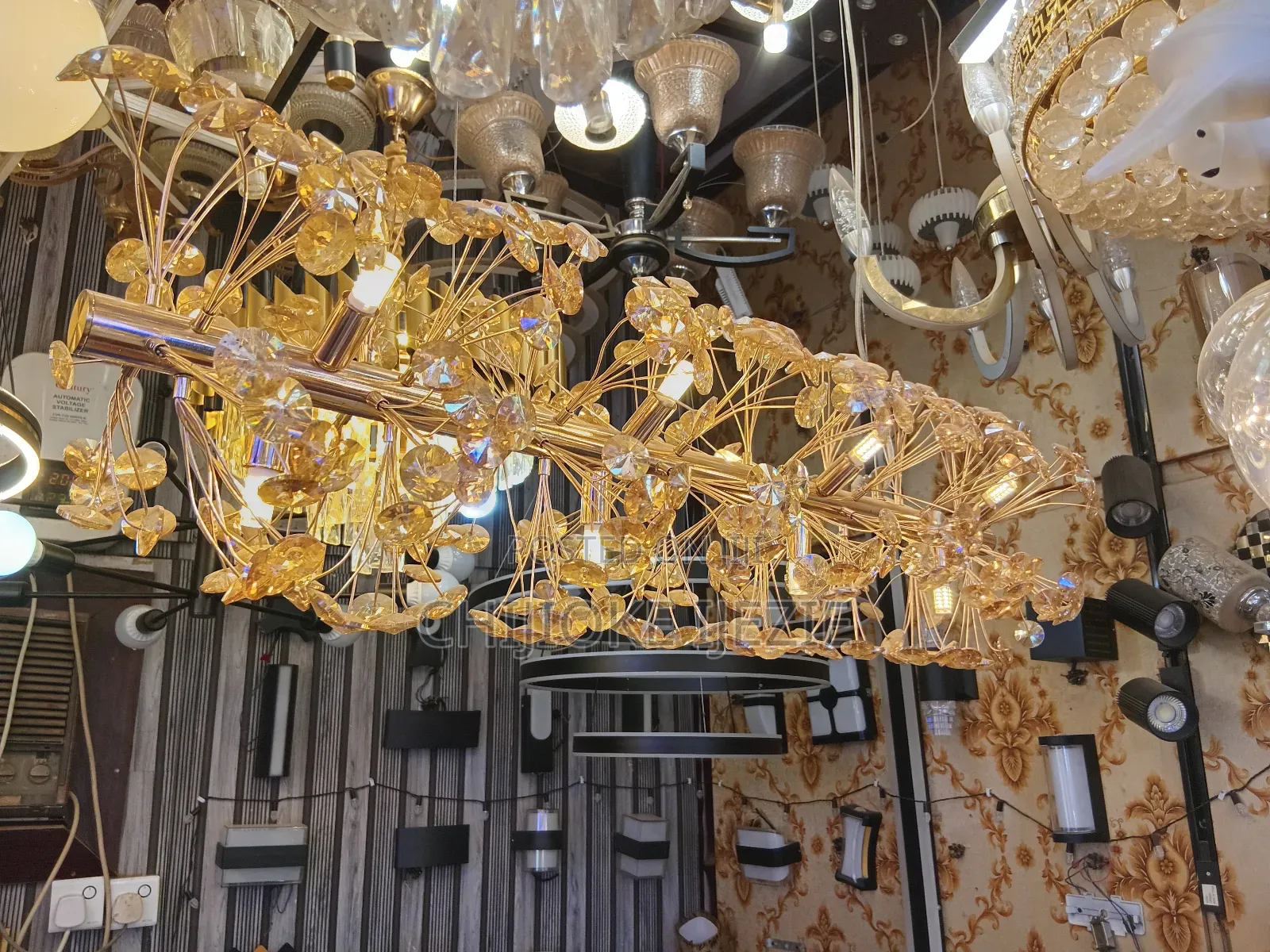 New Modern Crystal - Like Chandelier With Crystal Flower Design
