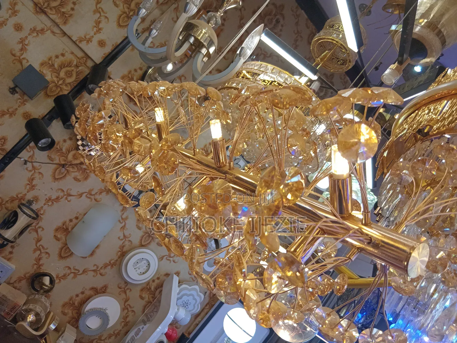 New Modern Crystal - Like Chandelier With Crystal Flower Design