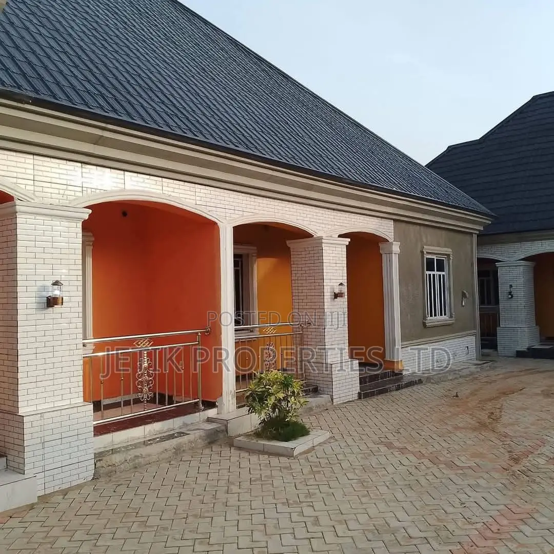 12bdrm Block of Flats in Navy Barracks, Makurdi for sale