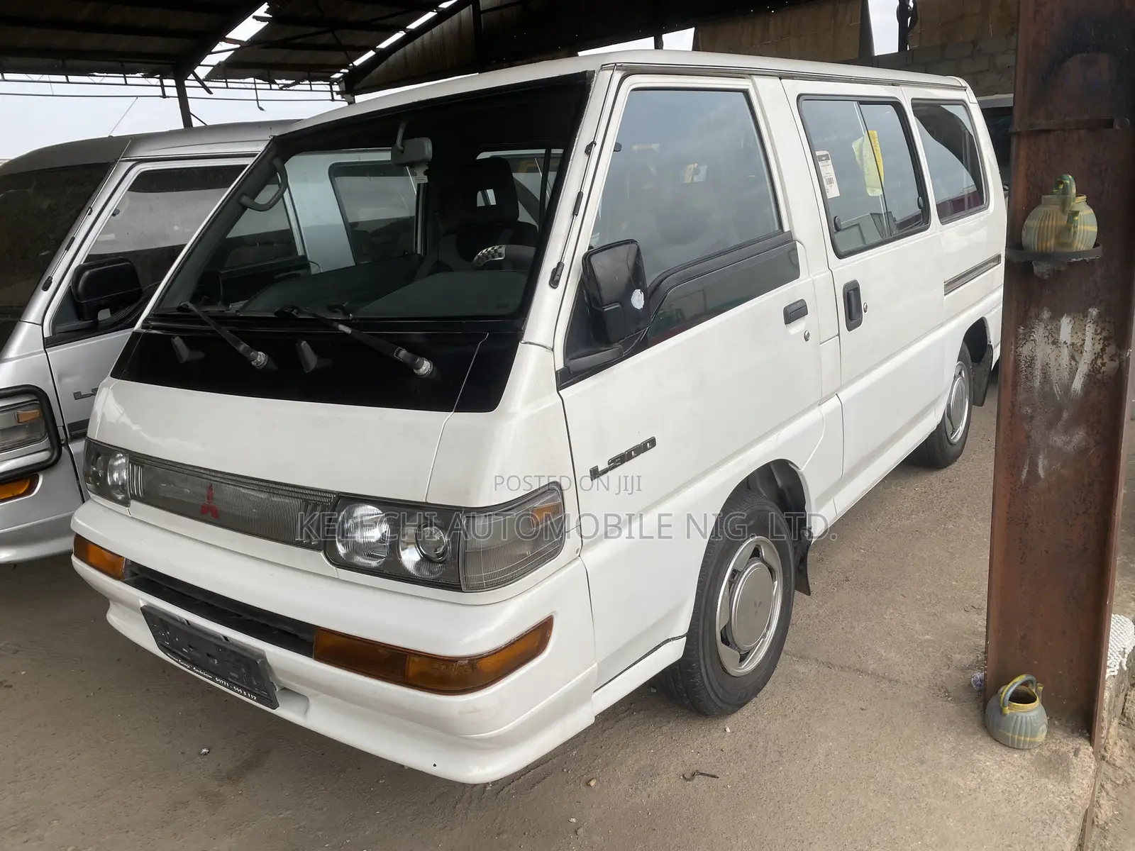Mitsubishi L300 2004 White