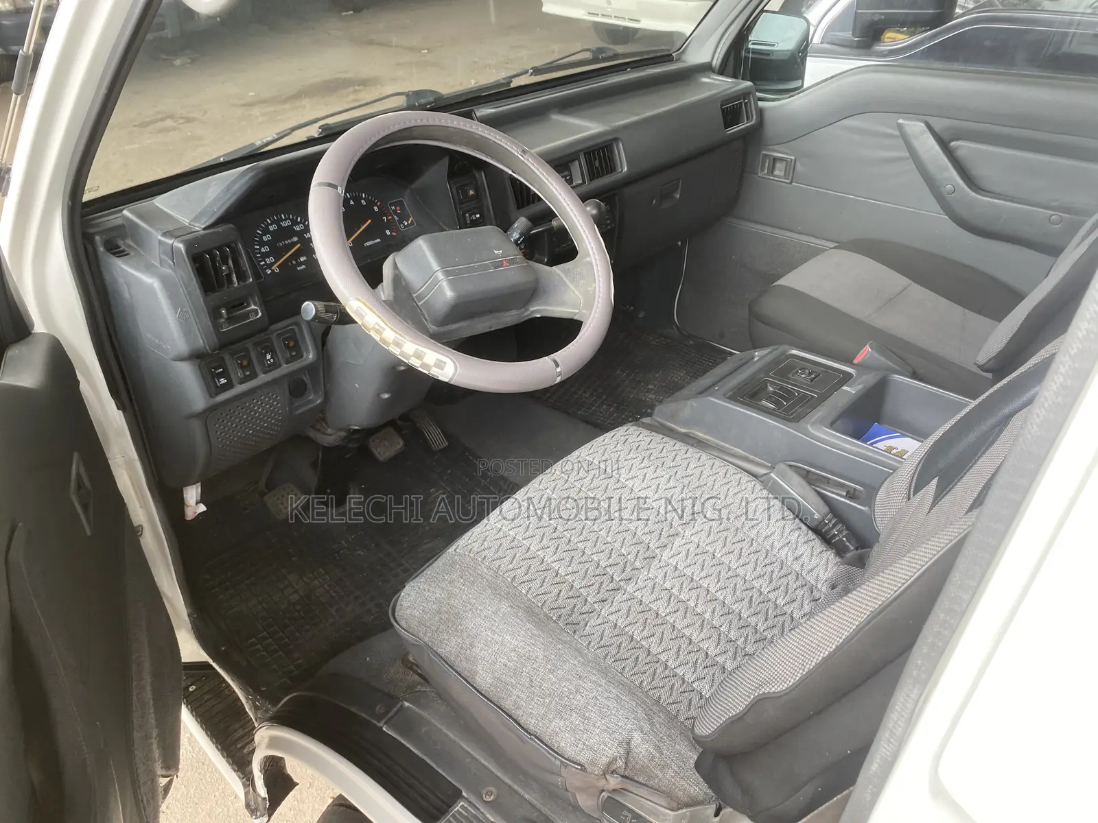 Mitsubishi L300 2004 White