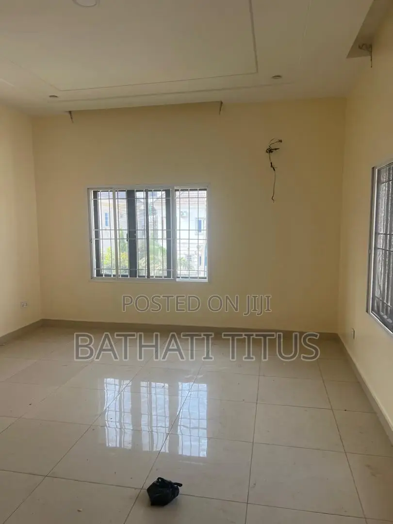 3bdrm Duplex in Ochacho Estate, Mbora for rent