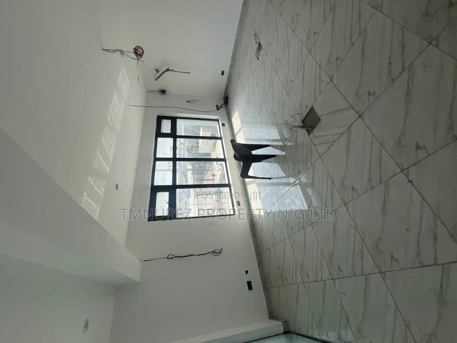 Showroom Shop to Let