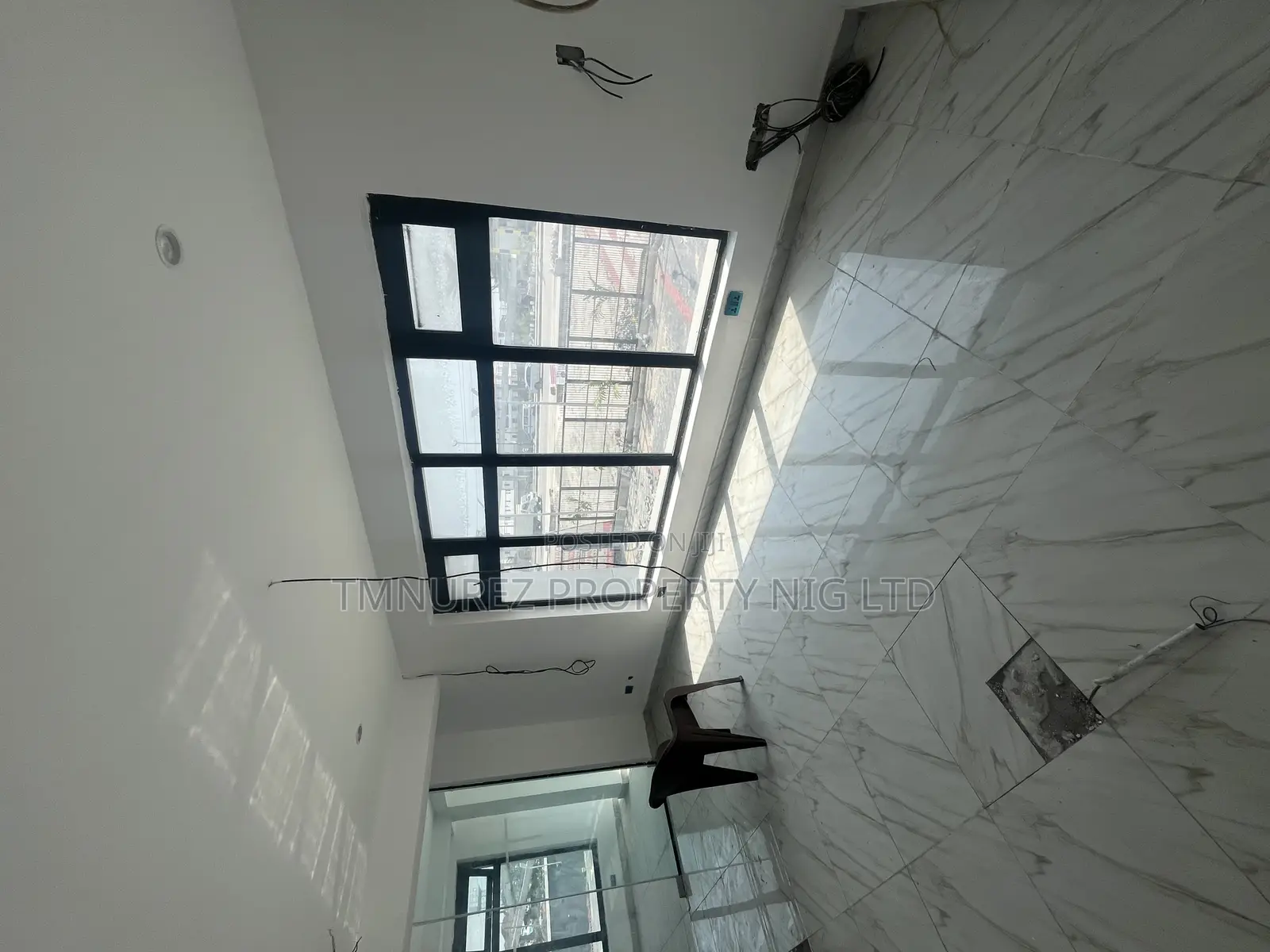 Showroom Shop to Let