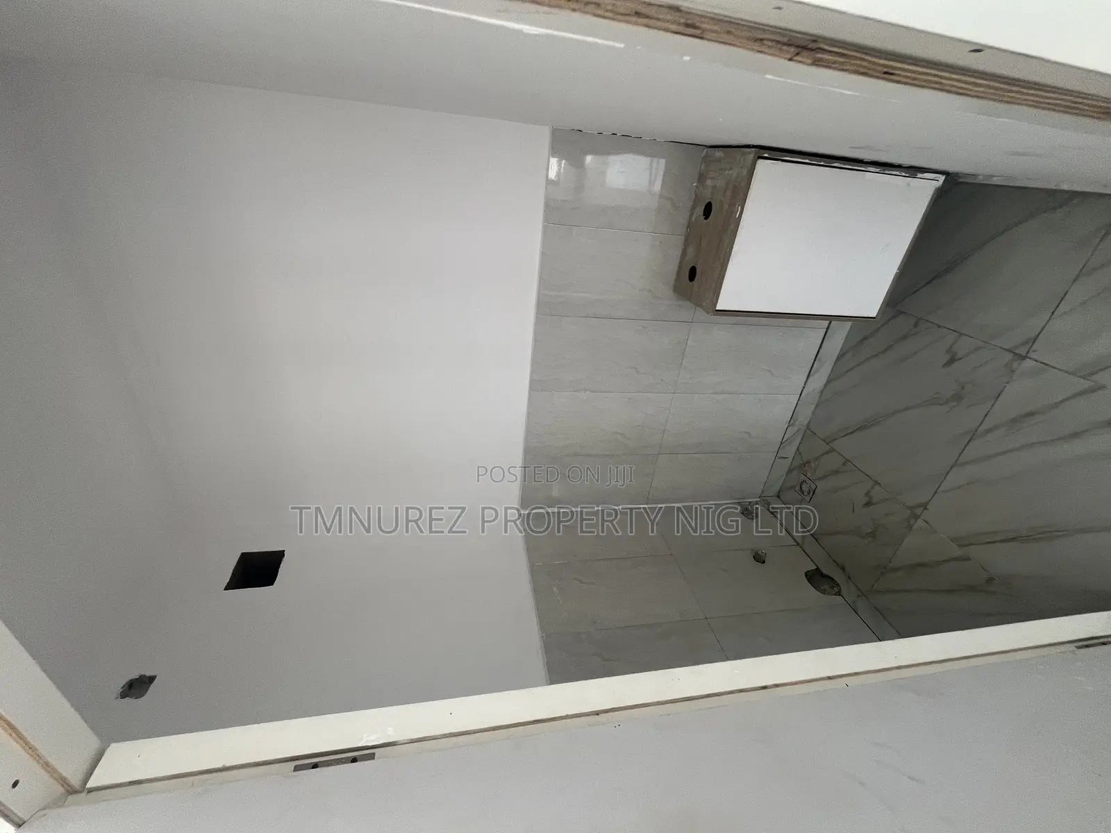 Showroom Shop to Let