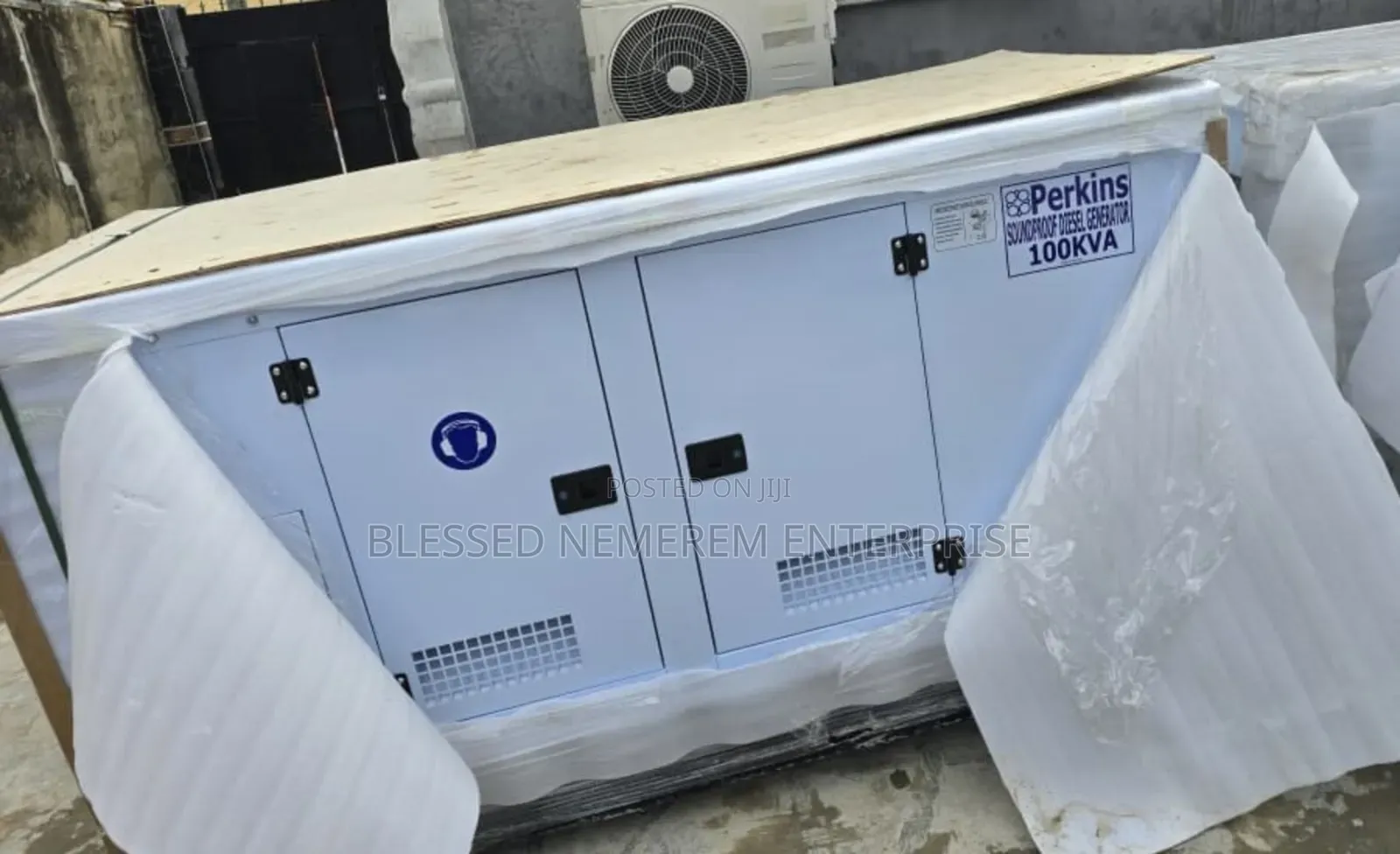 England Standard Perkins Diesel Soundproof Generator Sp100kva 100%Copp