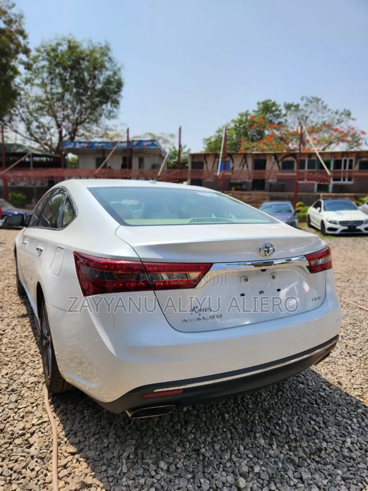 Toyota Avalon XLE FWDSedan (3.6L 6cyl 6A) 2016 White