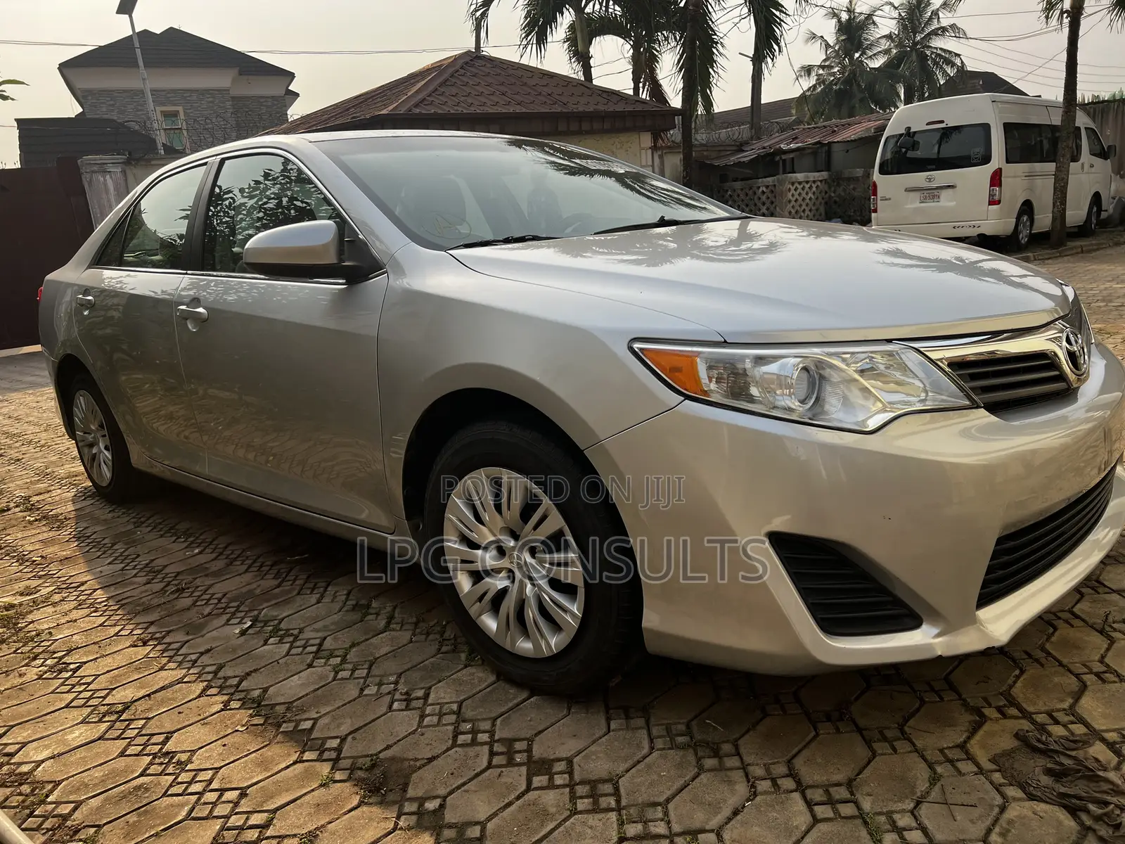 Toyota Camry LE 4dr Sedan (2.5L 4cyl 6A) 2014 Silver