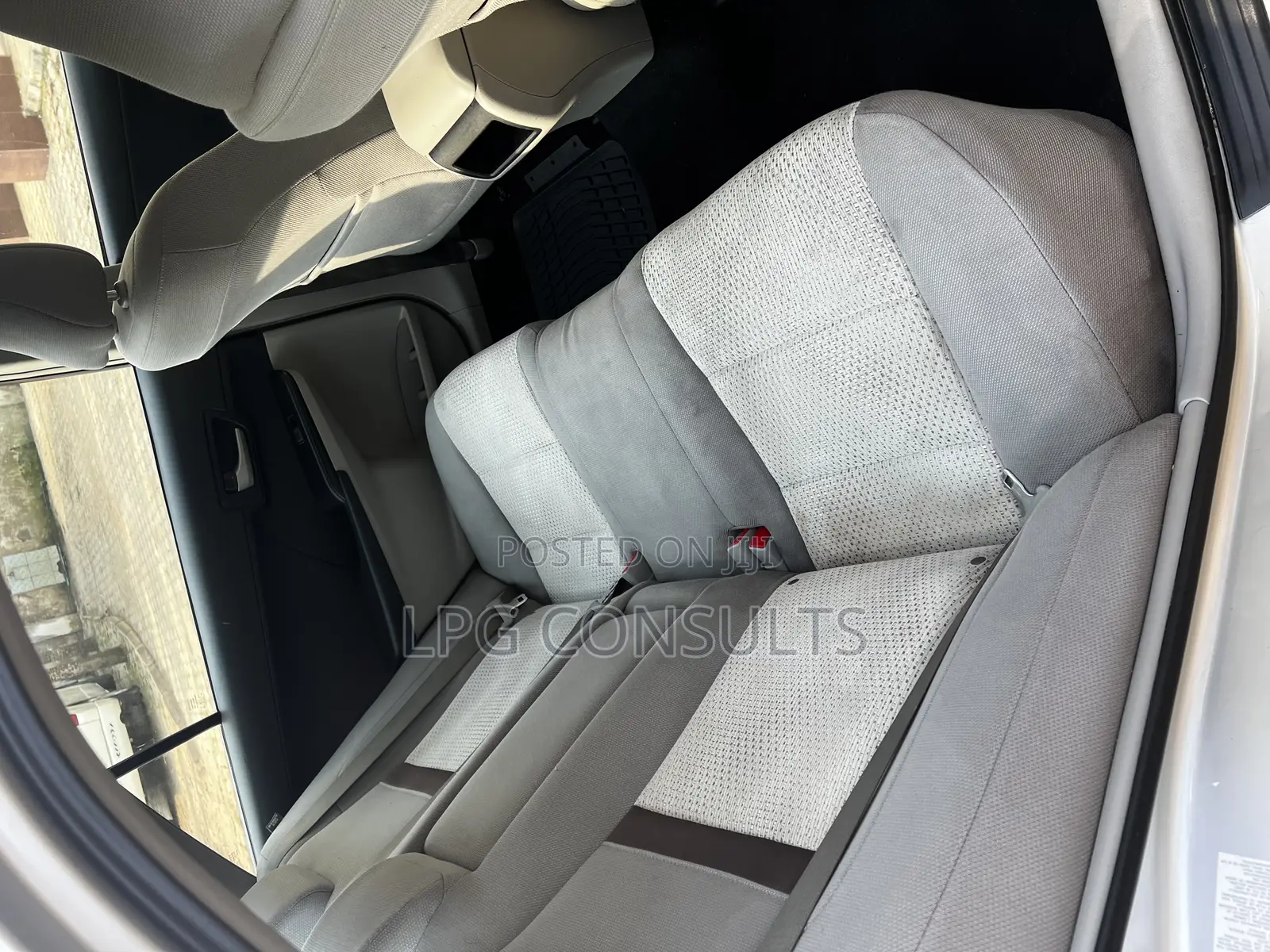 Toyota Camry LE 4dr Sedan (2.5L 4cyl 6A) 2014 Silver