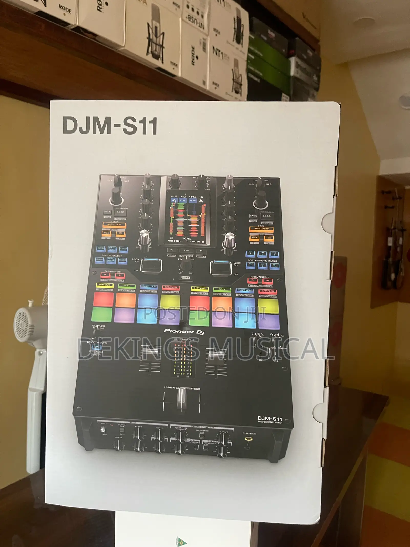 Pioneer Dj DJM-S11 Professional 2-Channel Scratch-Style Dj Mixer.