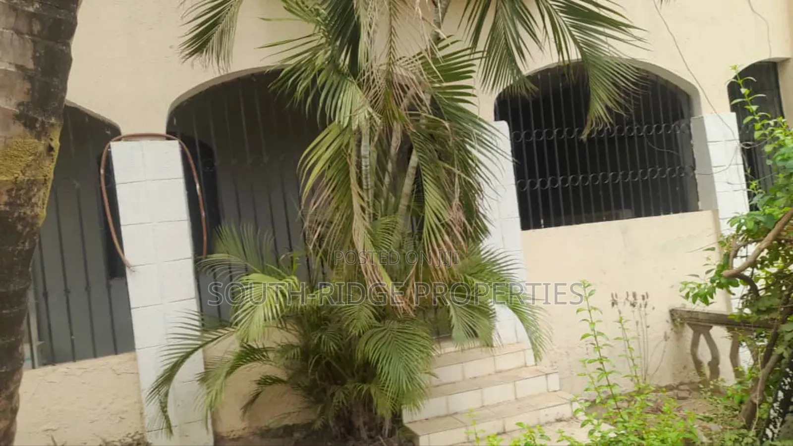 13bdrm Mansion in Gwarinpa for sale