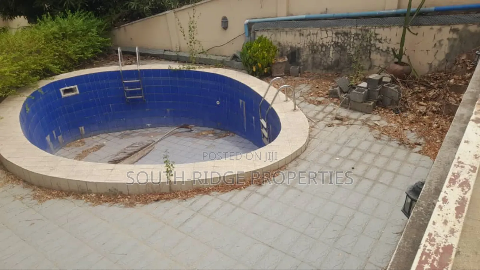 13bdrm Mansion in Gwarinpa for sale