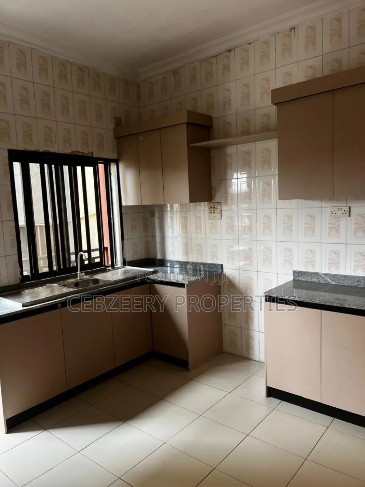 4bdrm Townhouse / Terrace in Omole Phase 1 for rent